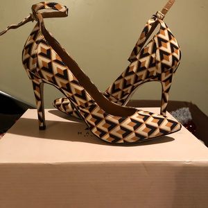Shoedazzle Pumps